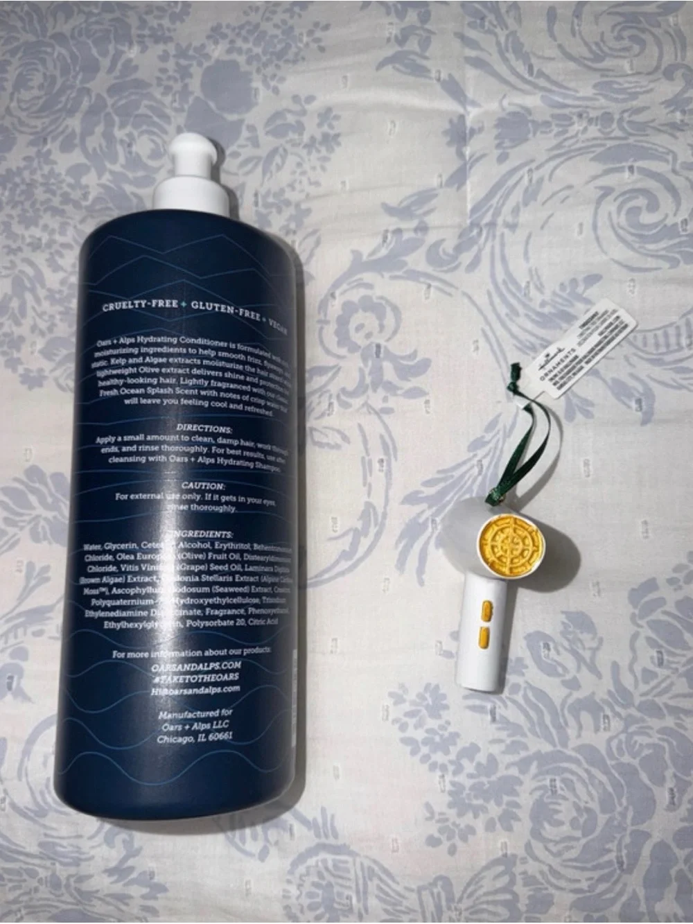 Oars + Alps Hydrating Conditioner with Hallmark Ornament